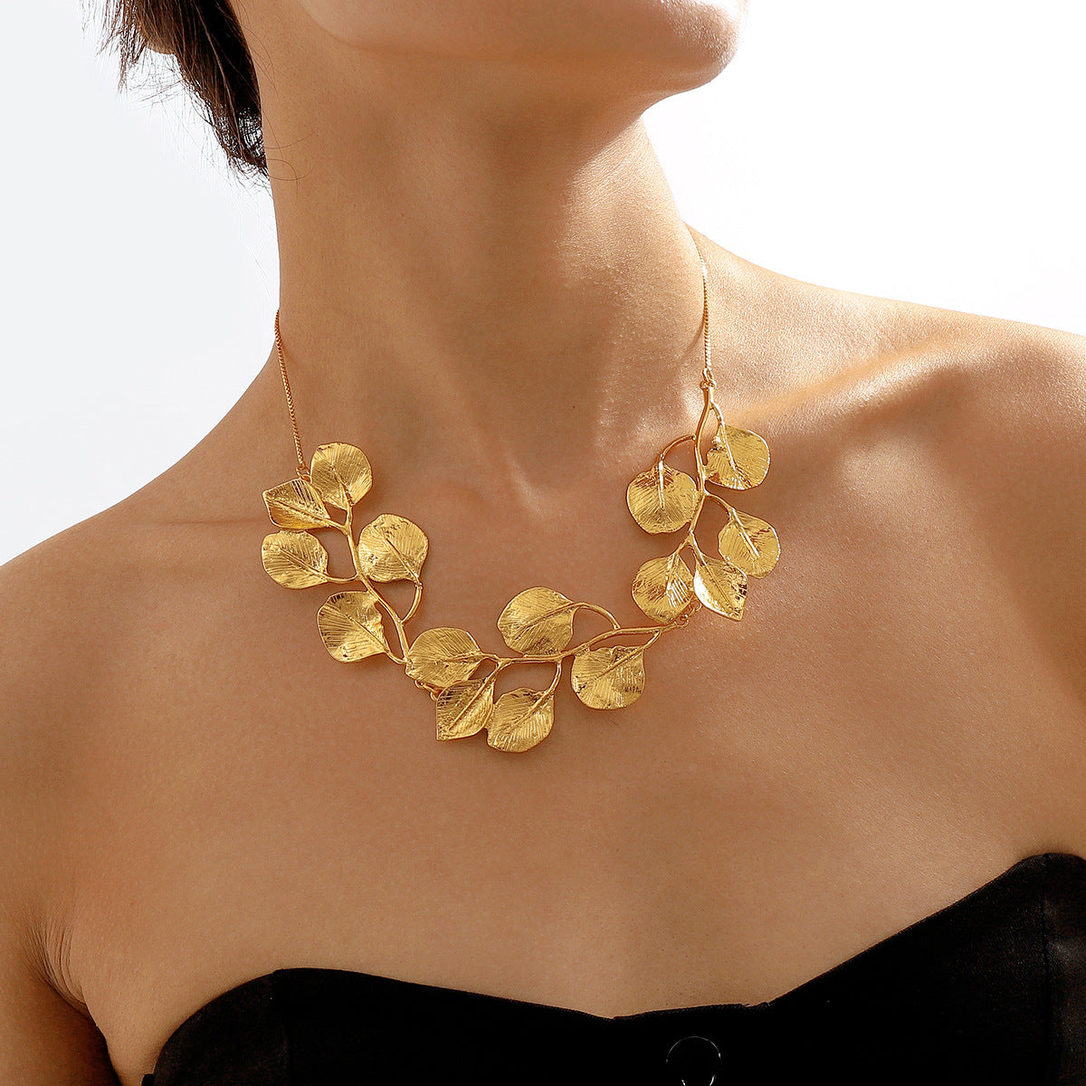 Elegant Retro Luxurious Leaf Alloy Plating Women's Necklace