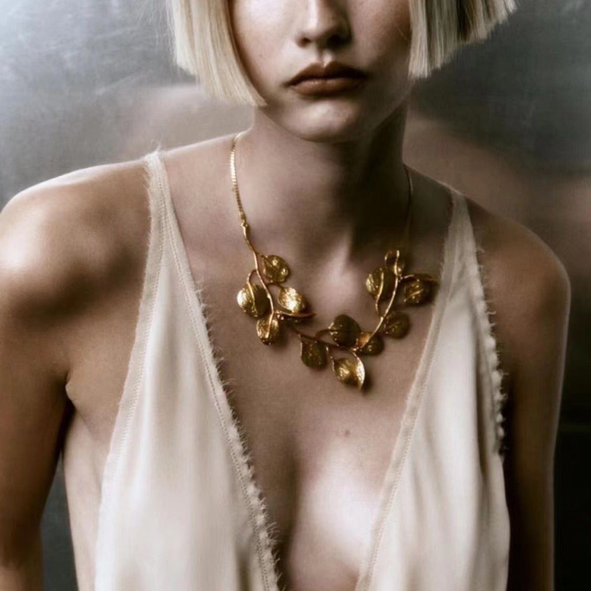Elegant Retro Luxurious Leaf Alloy Plating Women's Necklace