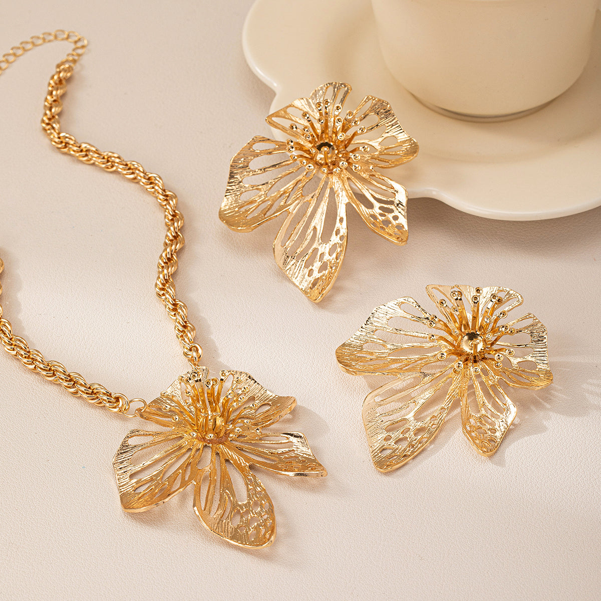Classic Floral Elegance Jewelry Set