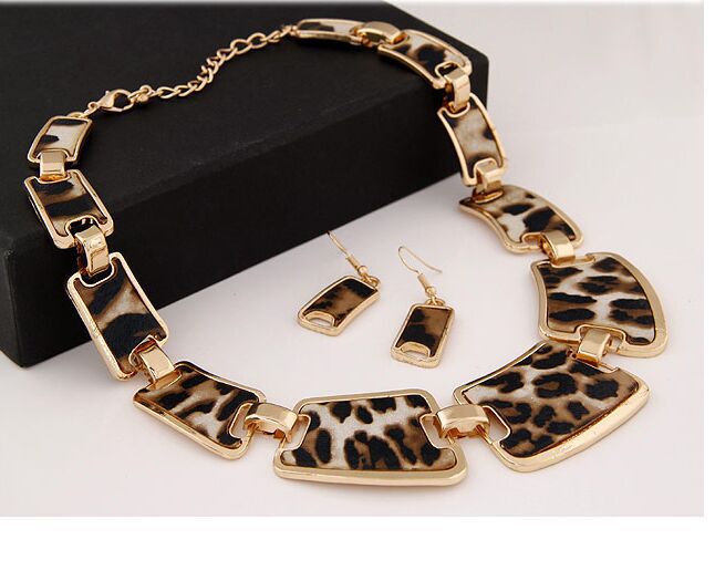 Korean Retro Leopard Necklace Set with Earrings — Sweater Chain Jewelry
