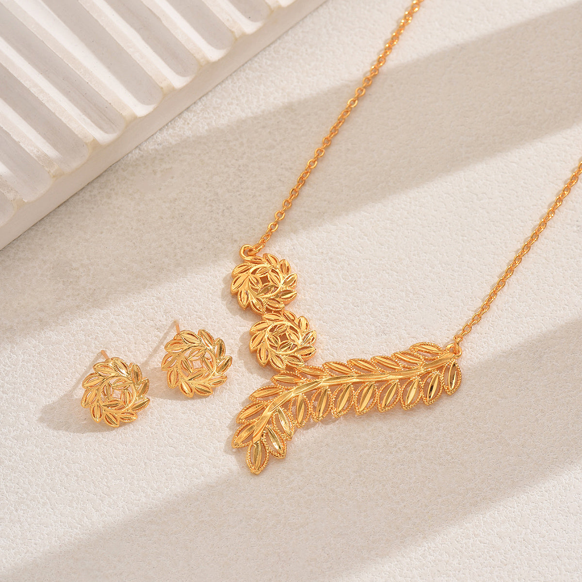 Vintage Geometric Gold Leaf Jewelry Set - Necklace & Earrings