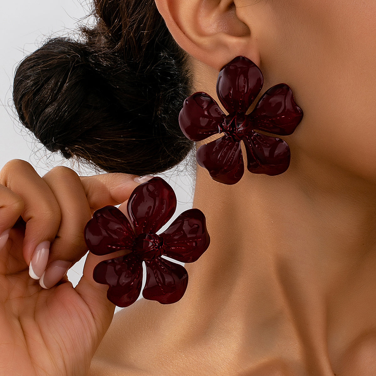 Classic Simple Retro Floral Fashion Earrings