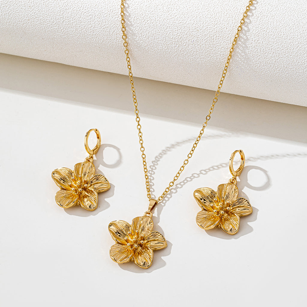Gold Textured Flower Pendant Necklace & Earrings Set