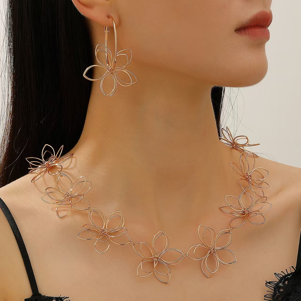 Elegant Fashion Flower Pendant Necklace And Earring Set