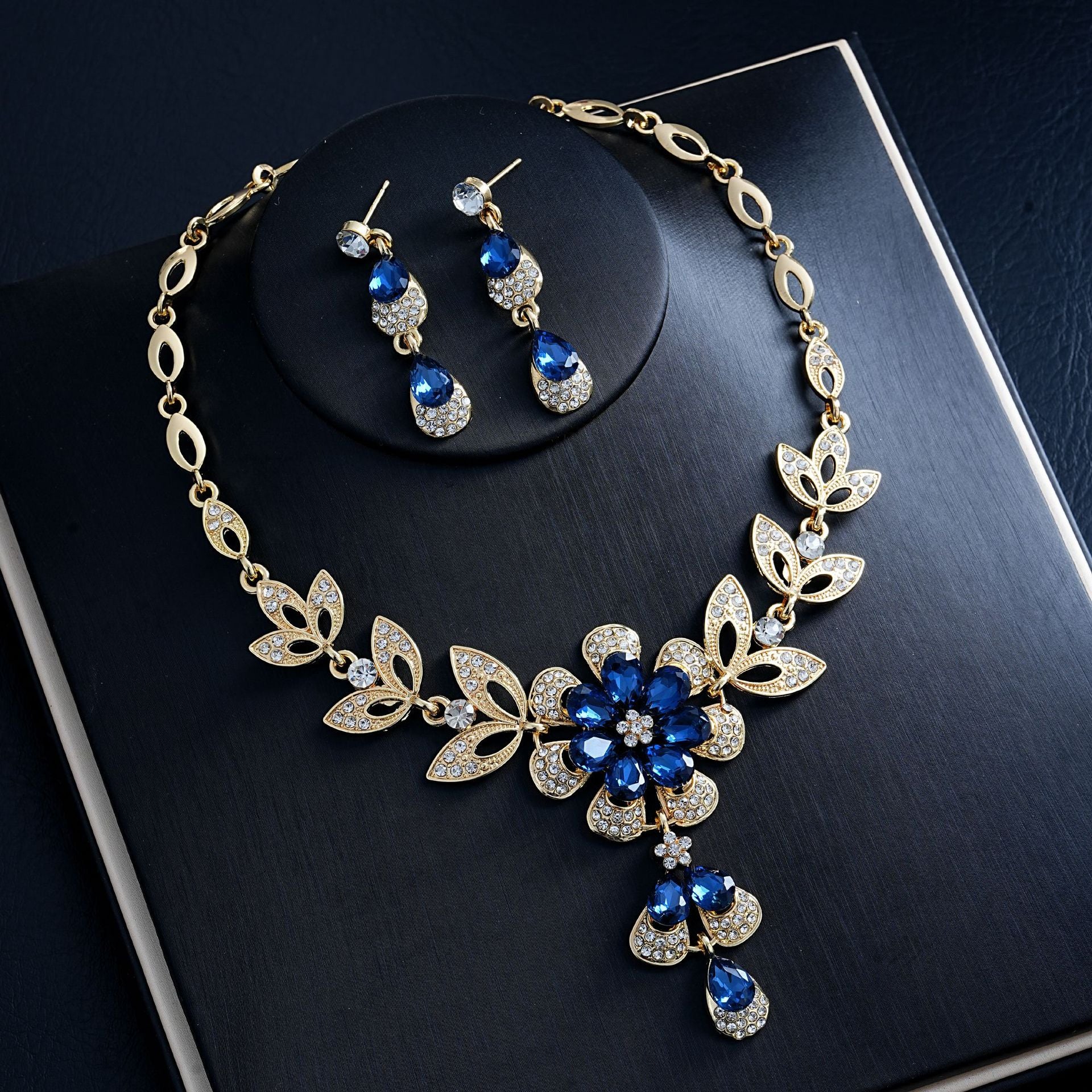 Elegant Fashionable Waterdrop Flower Necklace And Earring Set