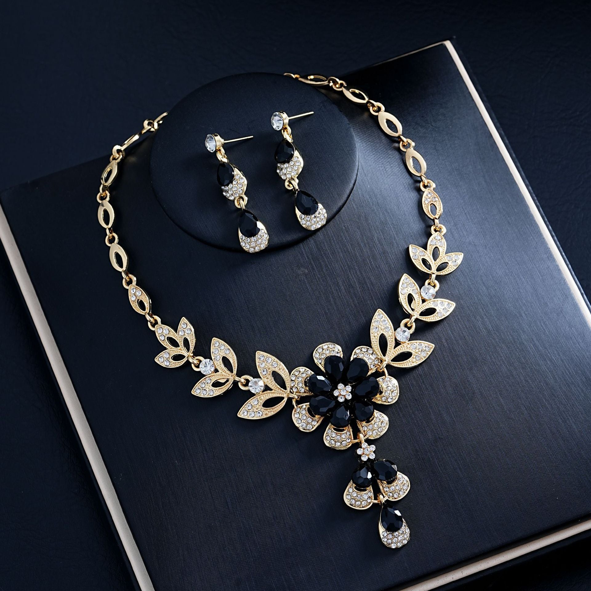 Elegant Fashionable Waterdrop Flower Necklace And Earring Set