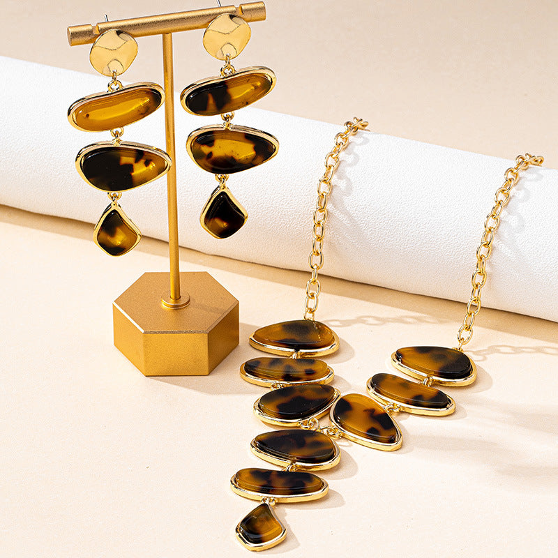 Women’s Brown Resin Statement Necklace & Earrings Set – Gold Tone Geometric Jewelry
