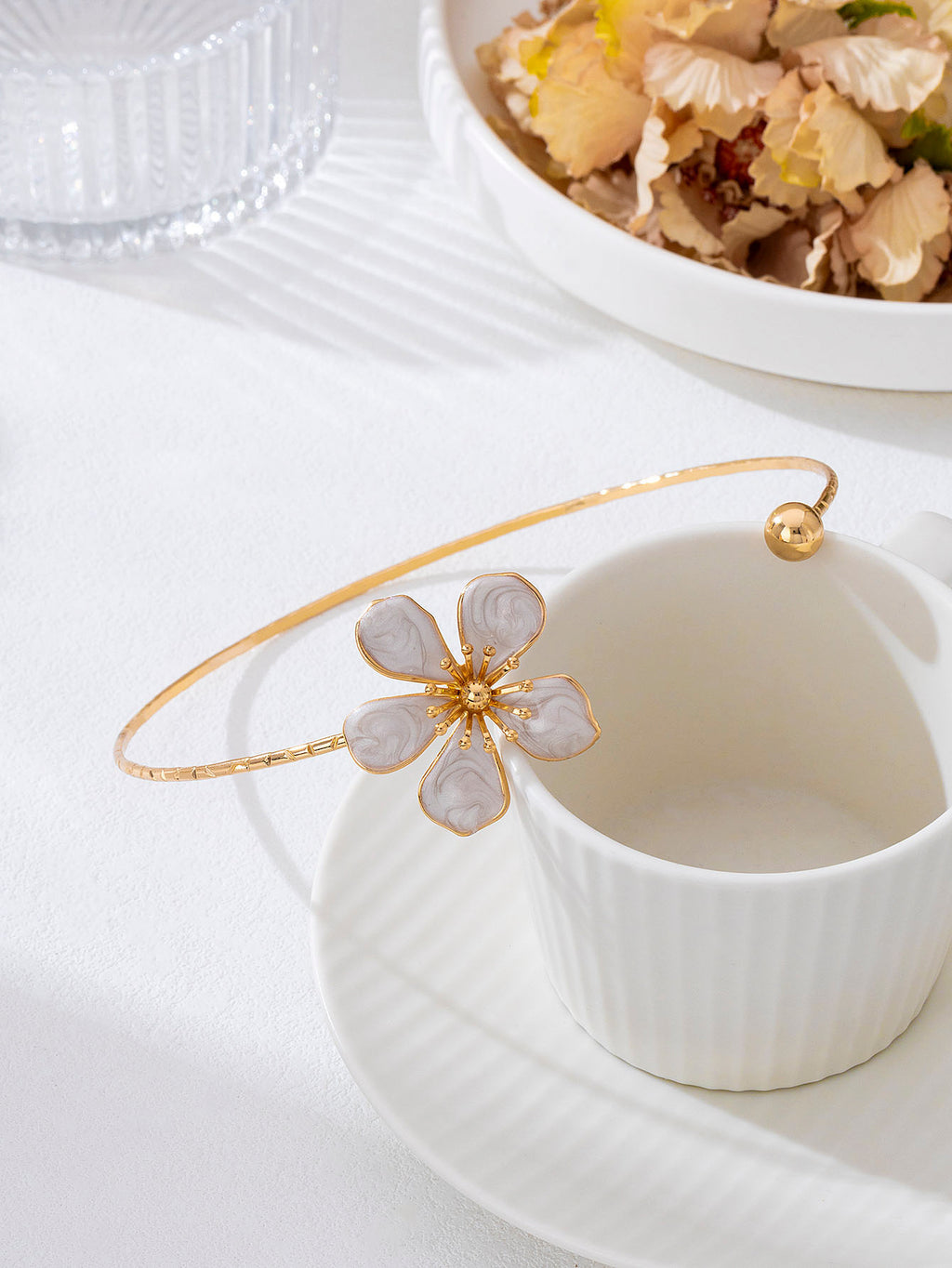 Golden Floral Enamel Choker for Women – Stylish Handmade Chain Necklace