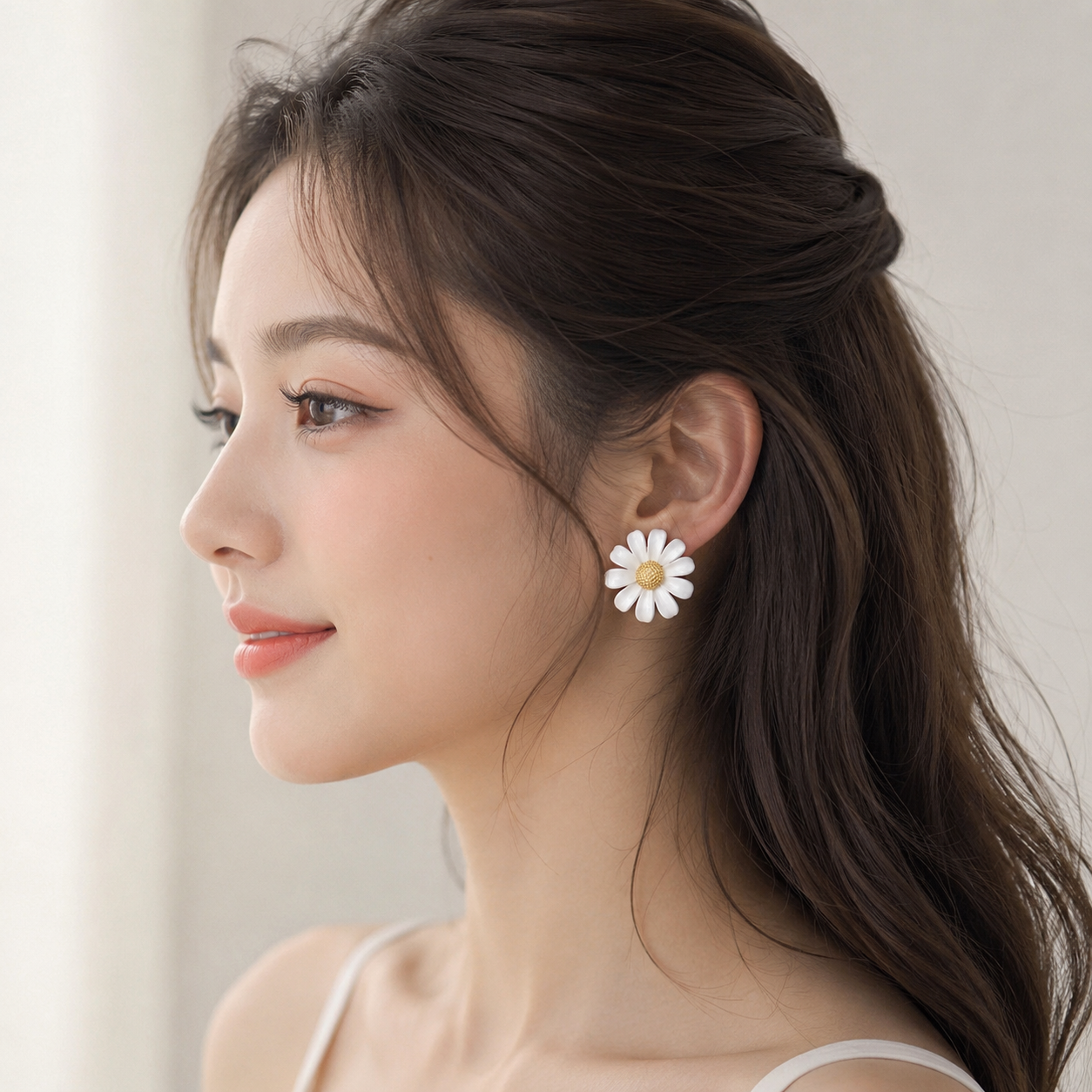White Daisy Flower Stud Earrings for Women – Gold Tone Floral Petal Earrings