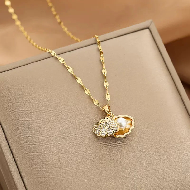 Beach Simple Style Shell Pendant Necklace - 18K Gold Plated Waterproof Stainless Steel