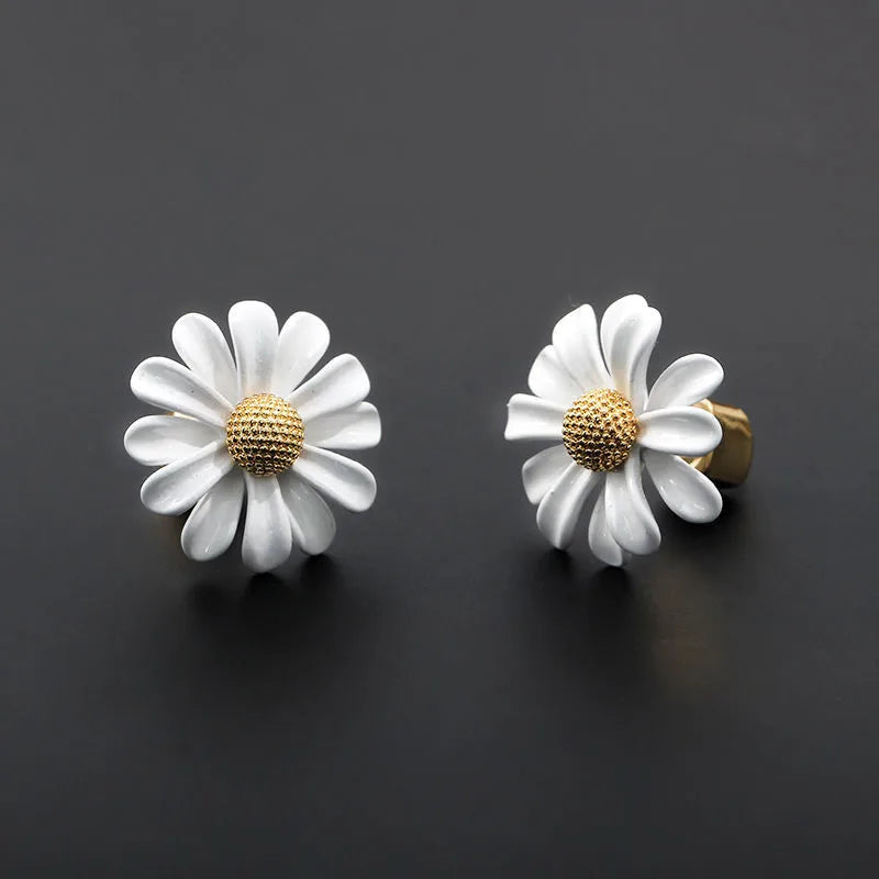 White Daisy Flower Stud Earrings for Women – Gold Tone Floral Petal Earrings